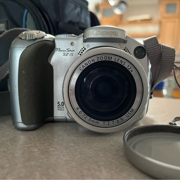 CANON POWERSHOT S2 IS 5.0MP DIGITAL CAMERA - TESTED WORKS Read Description - Picture 1 of 11